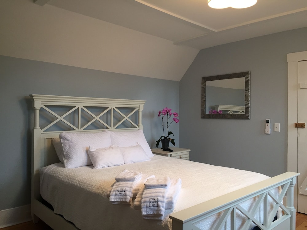 Sea Street Inn