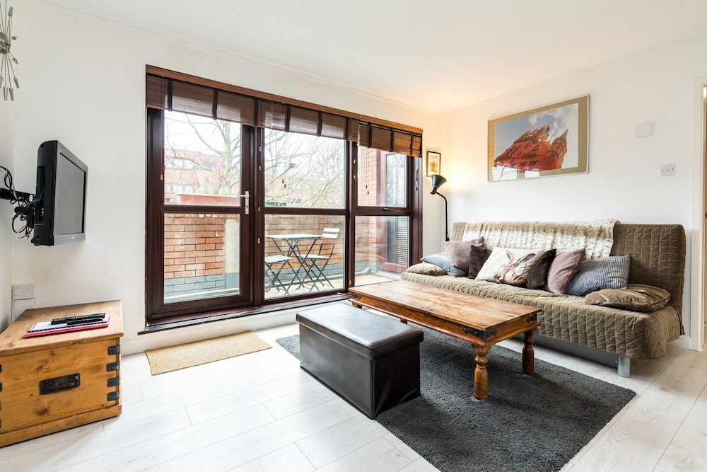 Luxury Islington Apartment With Balcony
