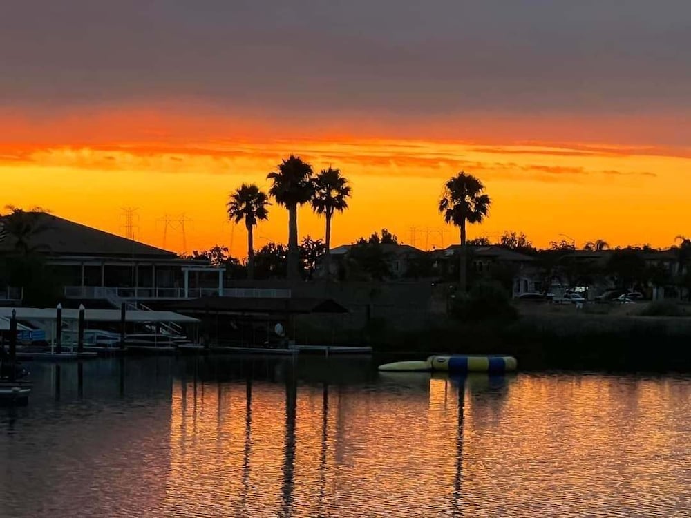 Waterfront Escape With Private Dock 3 Bedroom Home