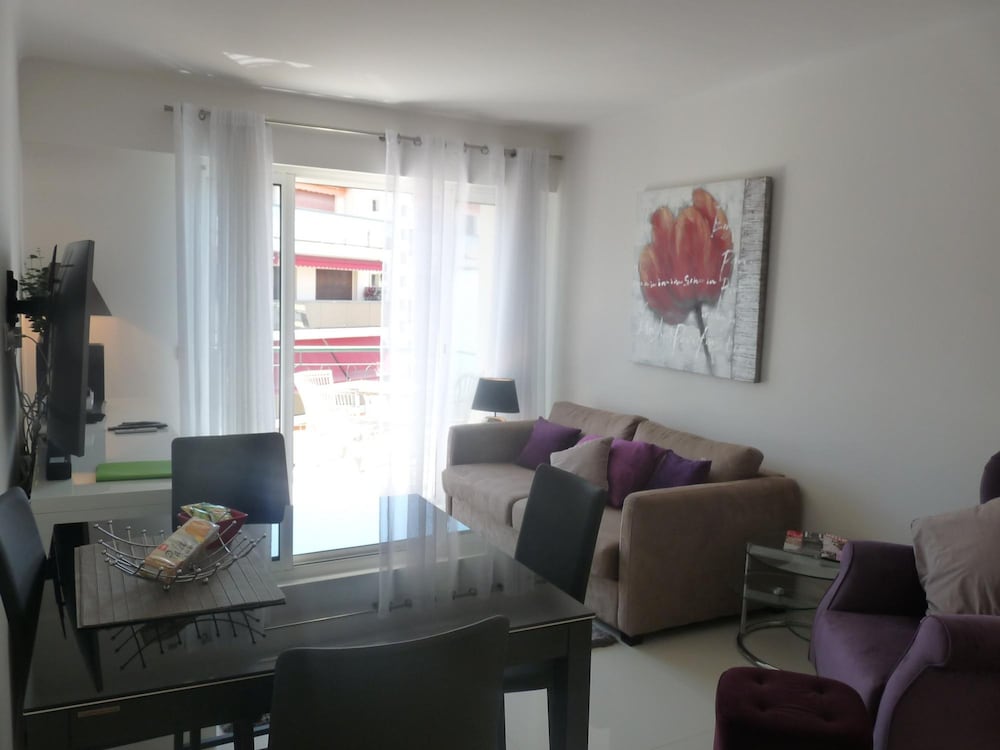 Two Bedroom Apartment Next to the Croisette in Cannes a Short Walk to the Palais des Festivals - 1961