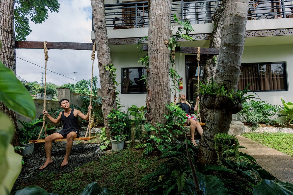 LOBOC RIVERSIDE INN and RESTAURANT