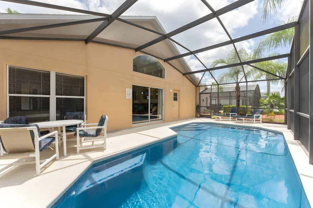 Cozy 4BR Villa w/ Priv Pool Lake Berkley Resort