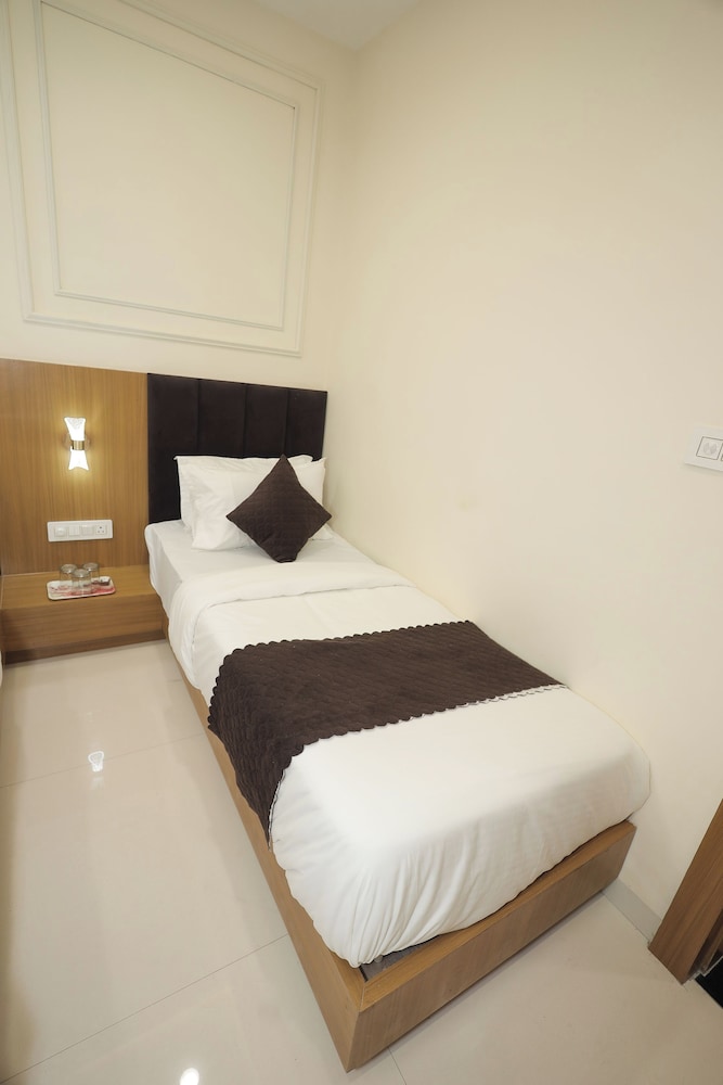 Hotel Neha Palace