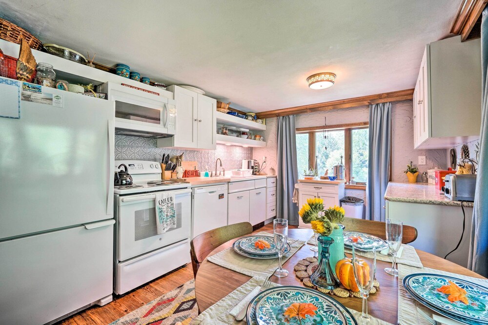 Vibrant Putney Cabin w/ Fire Pit: Hike & Ski!