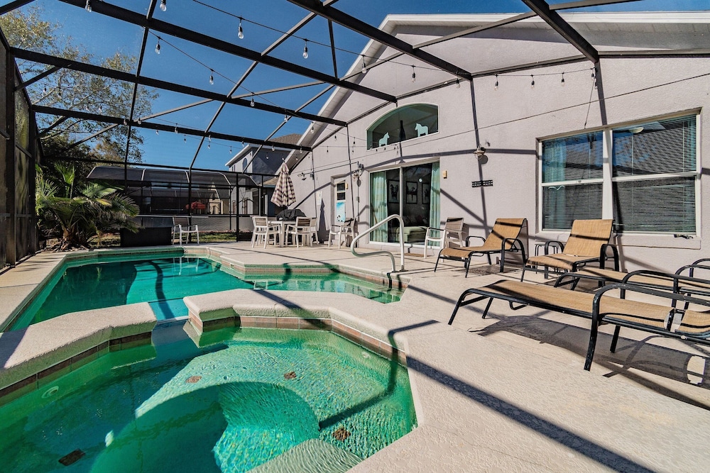 Villa With Private Pool in Lake Berkley Resort