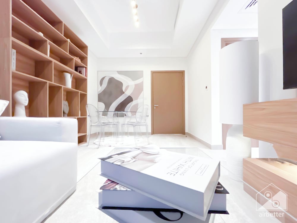 Gorgeous 1B Apt With Balcony in Azizi Fawad