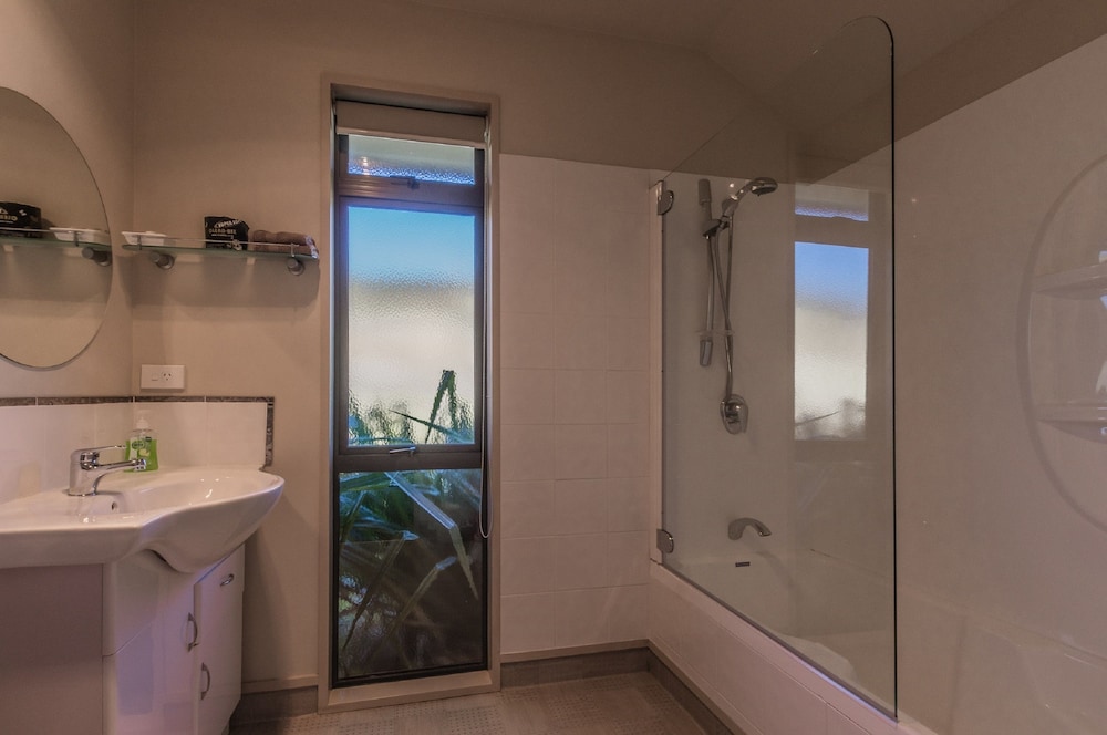Loch Vista Lake View Villa Accommodation