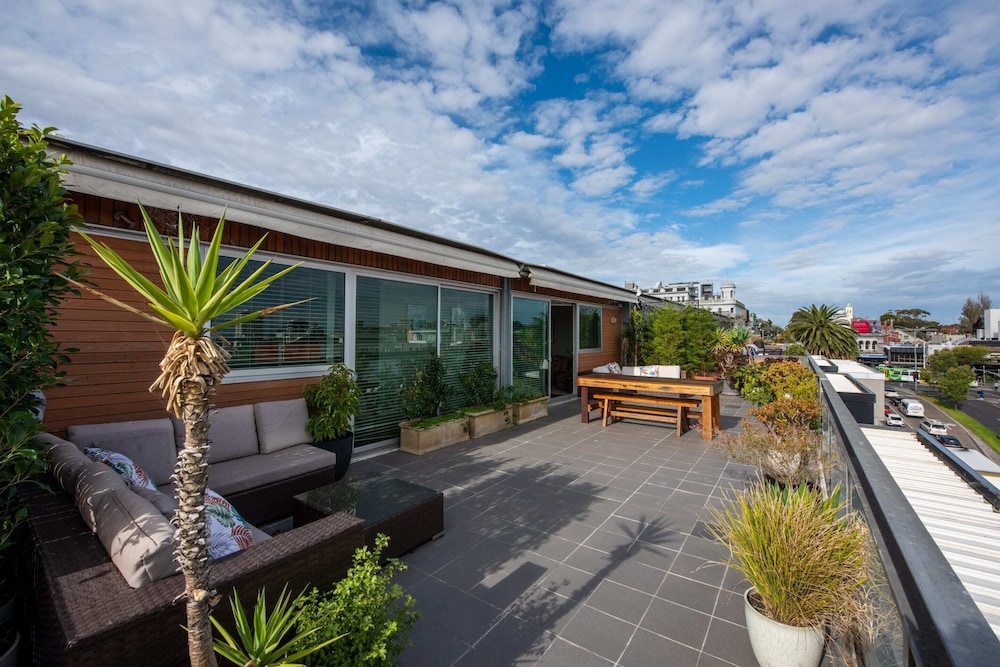 Beautiful 1-bed in St Kilda w/ Parking & Terrace