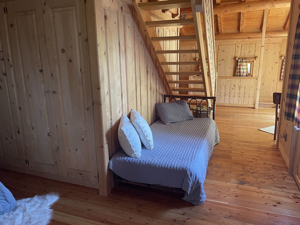 Belvilla by OYO Hilltop Chalet in Lamon With Views view 2