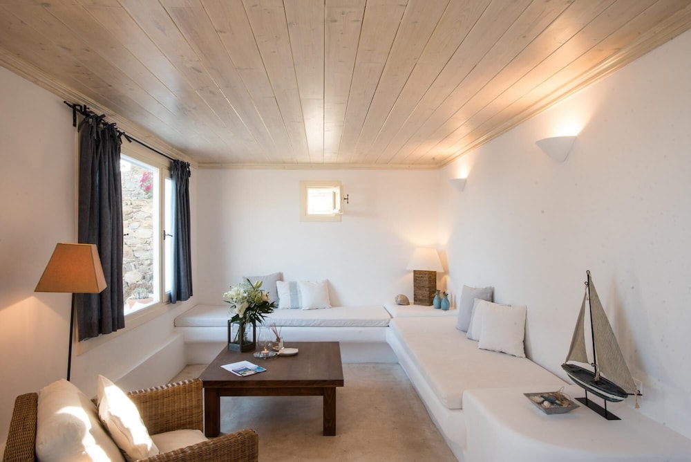 Cycladic House in Mykonos view 2