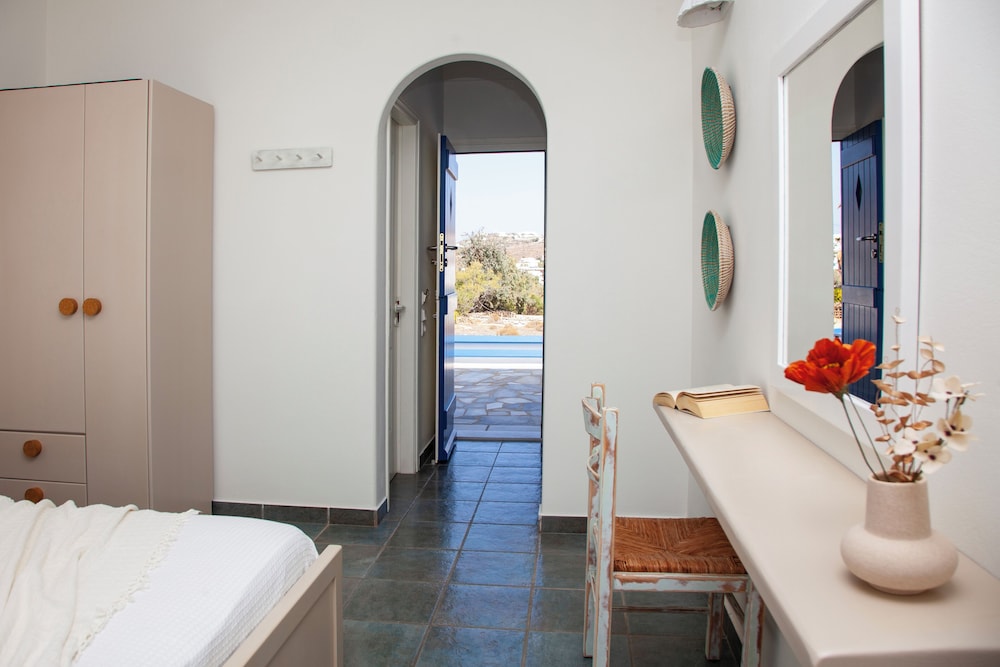 AURA PAROS