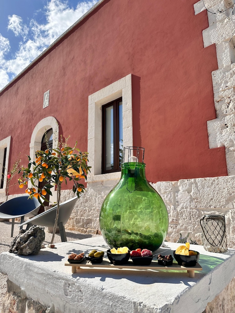 Lamarossa Trulli & Suites