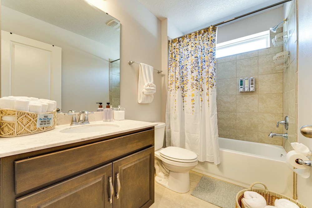 Pool Access: Family Gem w/ Views in St Cloud!