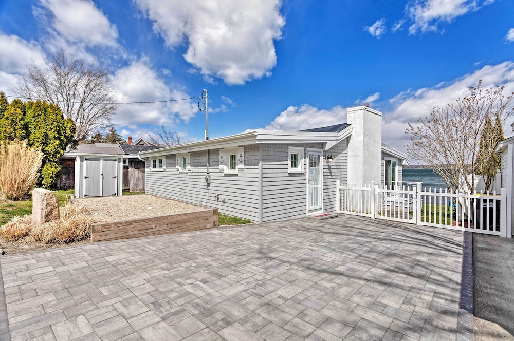 Waterfront Portsmouth Cottage: 8 Mi. From Newport!