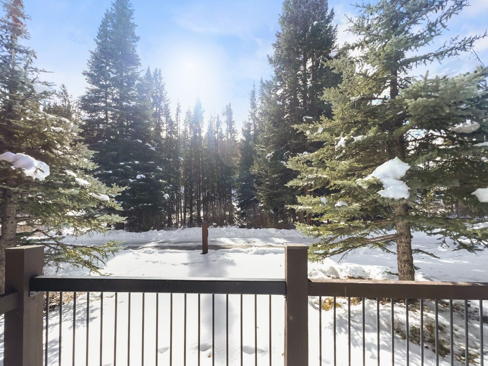 35a Union Creek Townhomes West 3 Bedroom Townhouse by RedAwning view 2