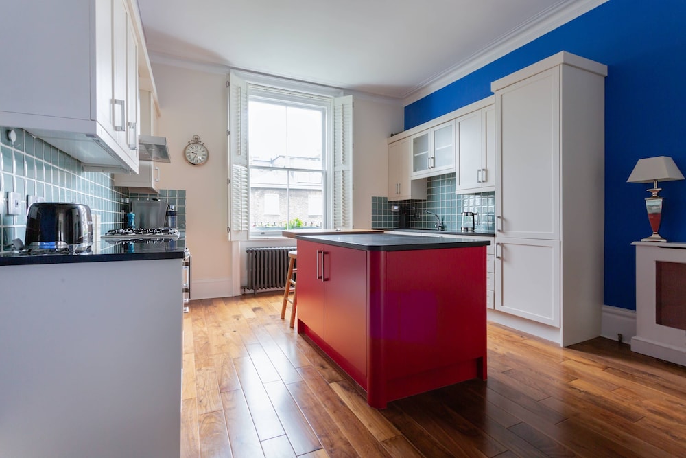 Stafford Terrace IV by Onefinestay