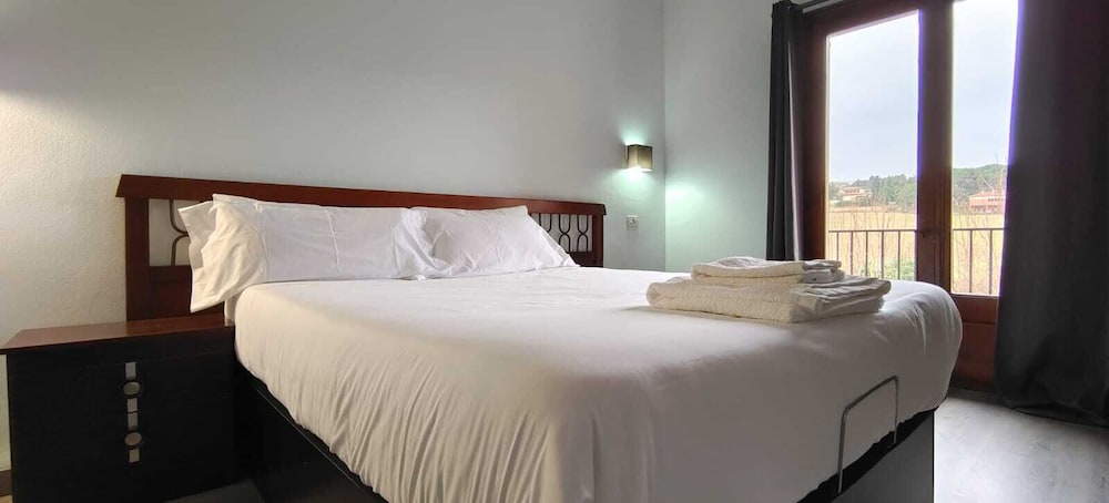 Hostal Mega Darnius view 3