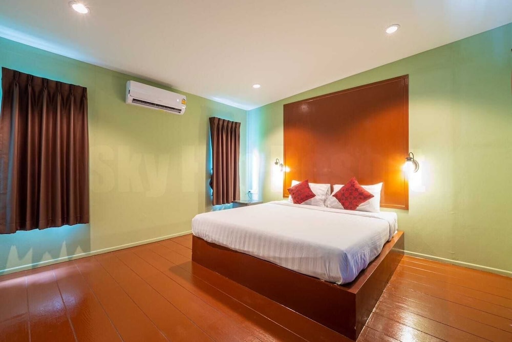 Sky hip resort jomtean pattaya