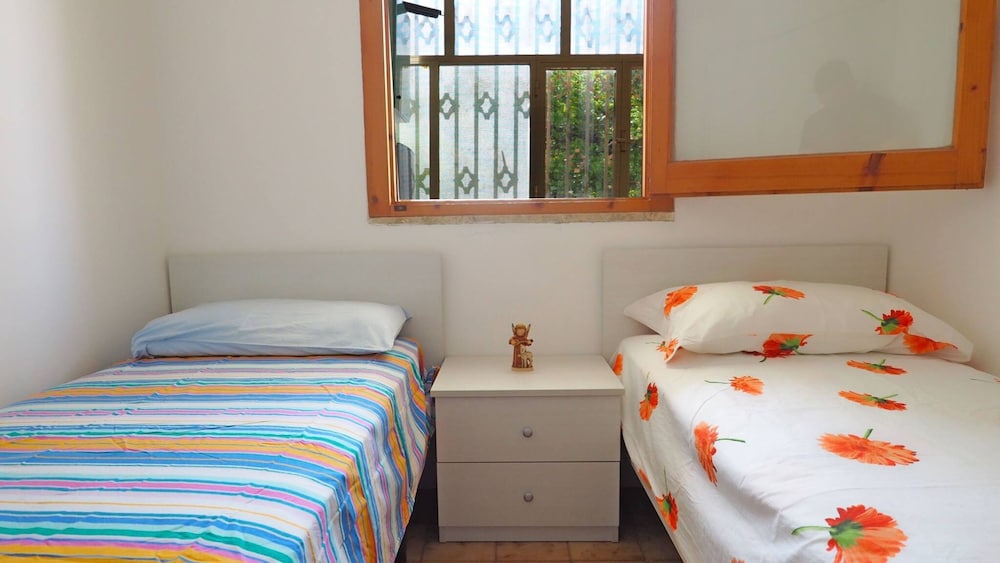 Mimosa - House 5 Places 2 Bedrooms on the Beach