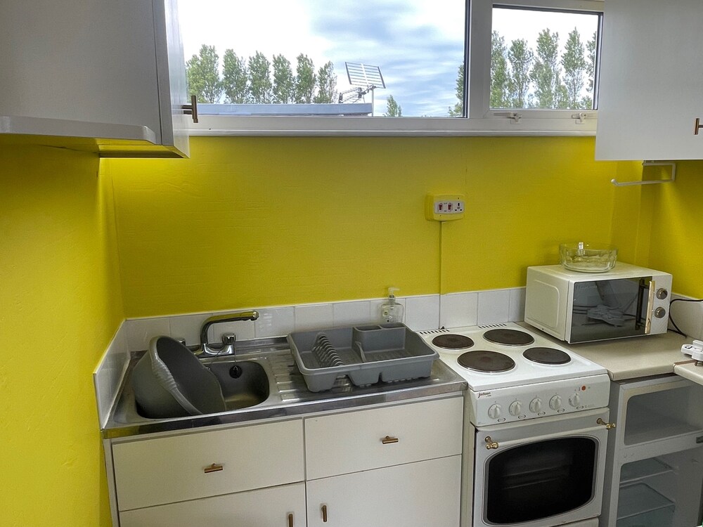 4 Guests - Pet Friendly - Chalet Beach Home Chapel