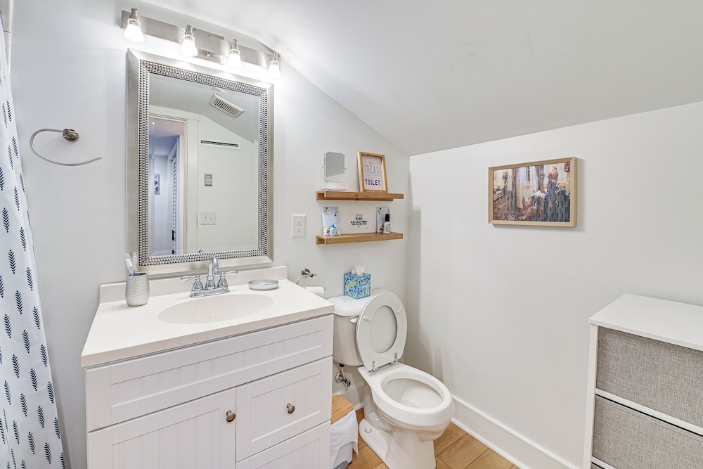 Family-friendly Louisville Gem: Prime Location!
