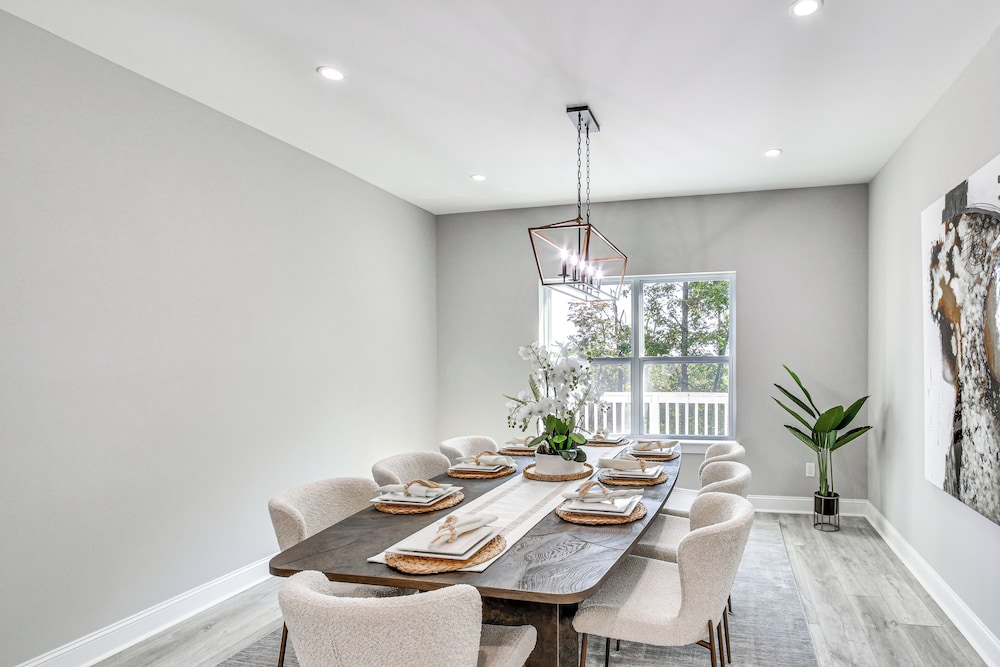 Luxe Black Mountain Manor on 15 Acres!