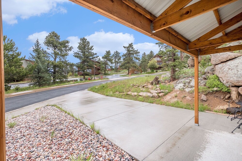 Solitude Bear Room Ada 103 - Estes Park 1 Bedroom Studio by RedAwning - Property Image 8
