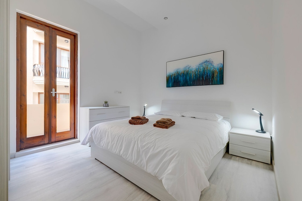 Chic 2BR Apartment, Ideal Location view 4
