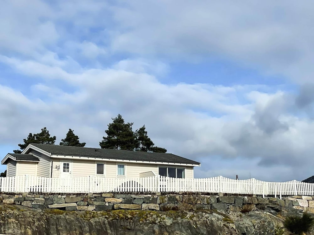 6 Person Holiday Home in Hosteland