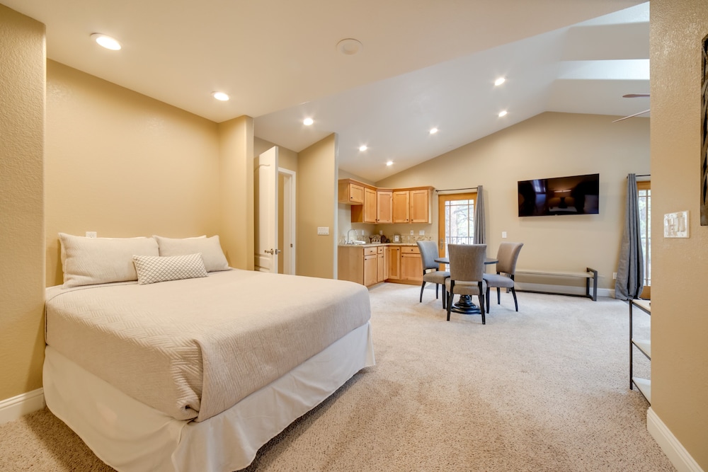 Reno Vacations - Sleek Reno-lake Tahoe Retreat, 4 Mi to Ski Mt Rose - Property Image 32
