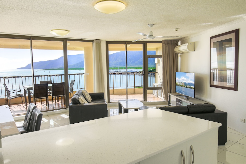 Cairns Aquarius
