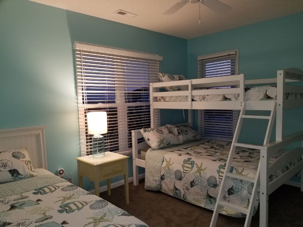 Myrtle Beach Vacations - Tailslide Inn 4 Bedroom Home by RedAwning - Property Image 4