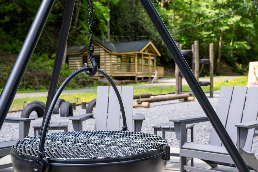 Pet-friendly Cabin 1 Gburg Fire Pit Games