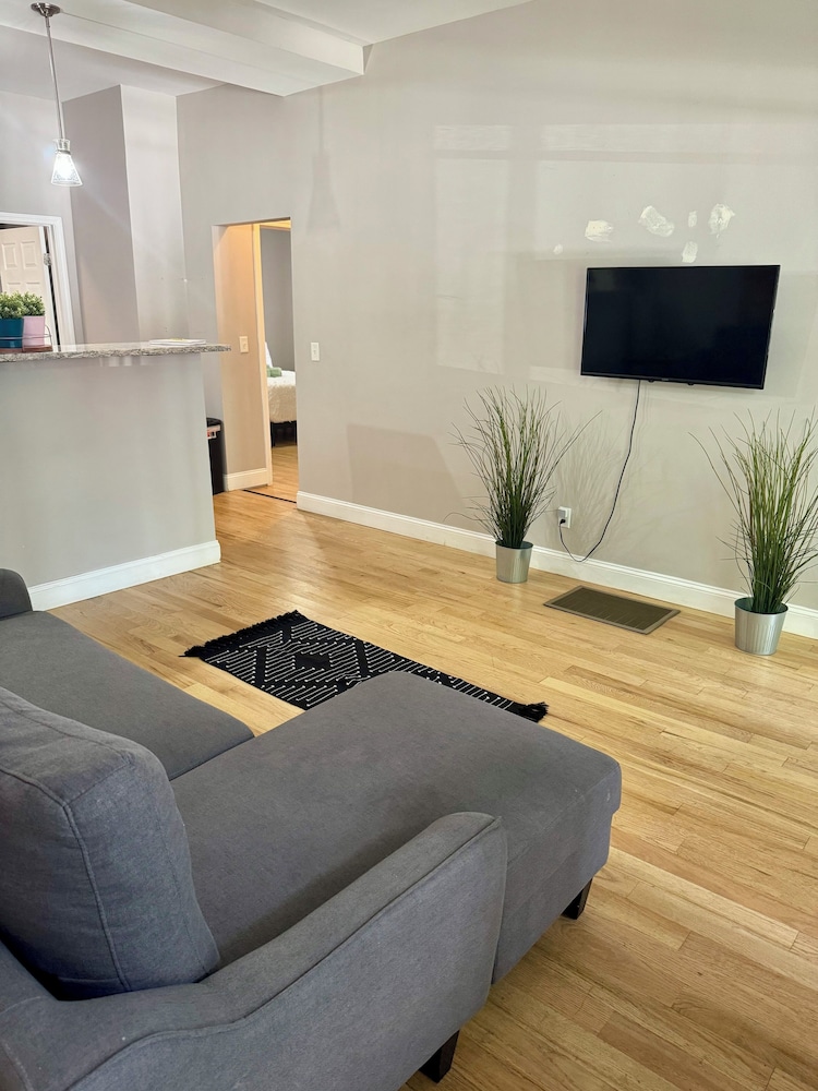 Jungle House Boutique Lofts – Downtown Columbus & Short North