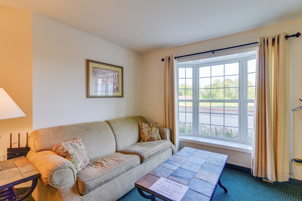 Cozy Pigeon Getaway, Close to Public Beaches! view 2