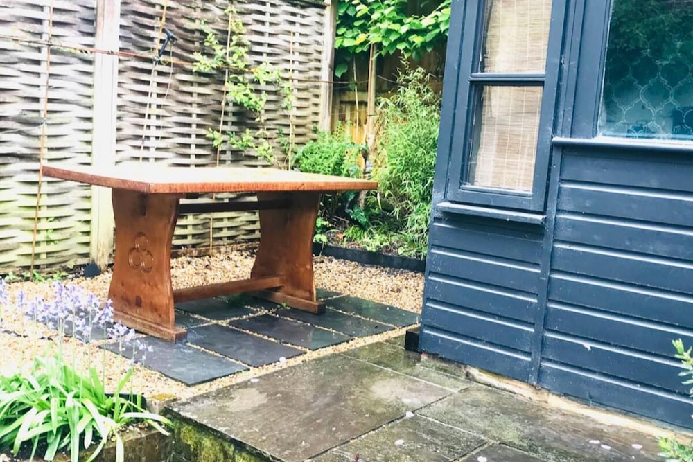 Mews Cottage off Marlborough High Street