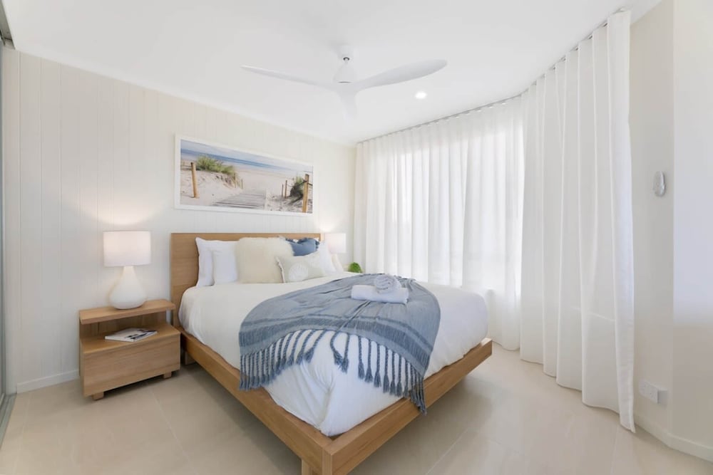 Beachfront Studio With Balcony & Stunning Views