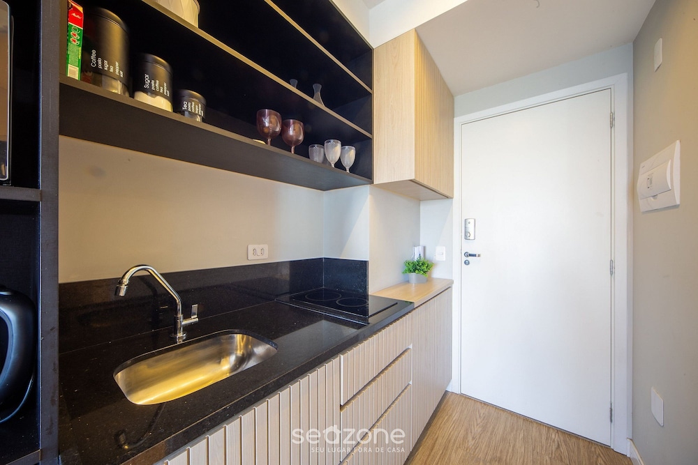 Beautiful Studio 290m From the Metro Hox1010