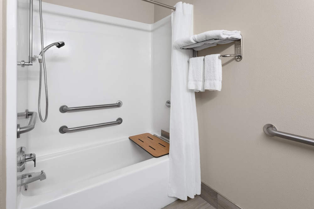 Mount Pleasant Vacations - Americas Best Value Inn Suites Racine - Property Image 9