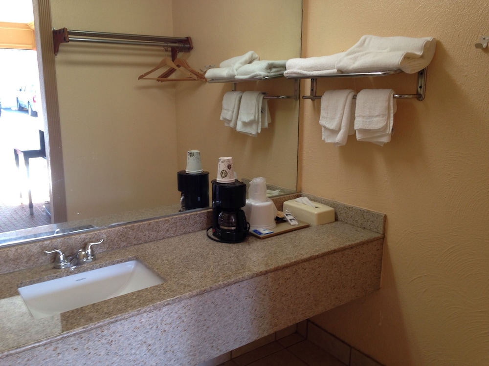 Birmingham Vacations - Parkway Inn of Birmingham - Property Image 9