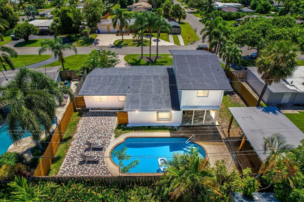 Pompano Gem 1 mi to Beach 12 Pickleball Courts view 3