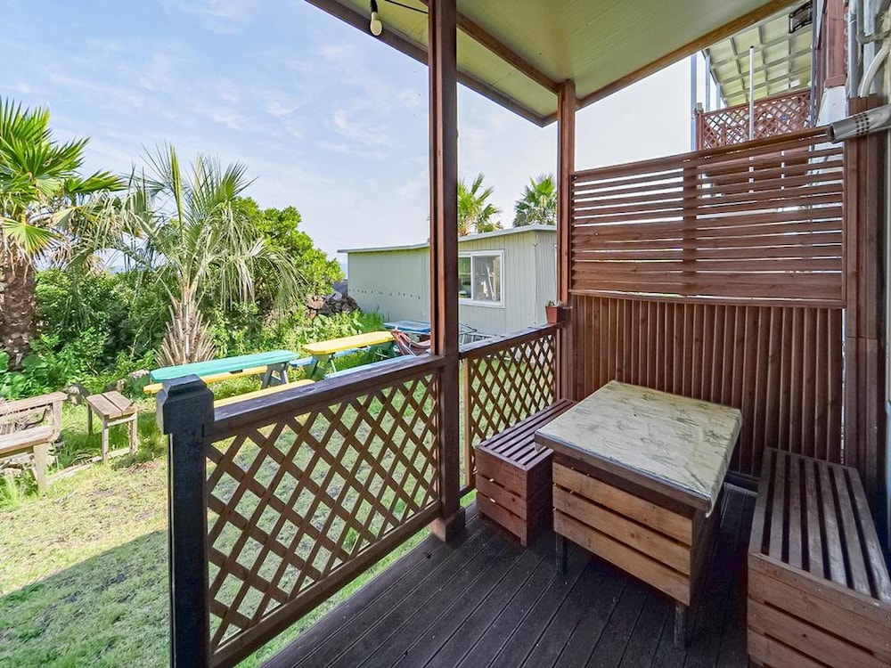 Jeju Haebaragi Pension