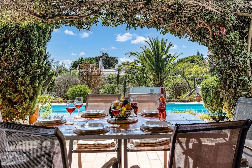 14B Quinta do Paraiso Amazing House Located in t