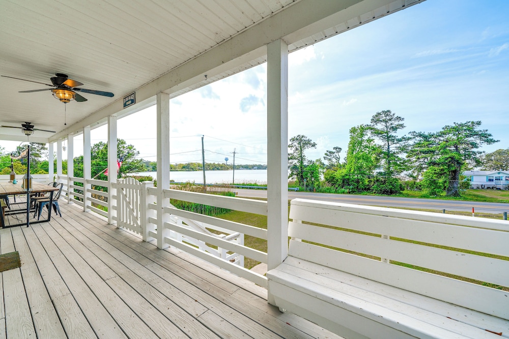Hot Tub & Bay Views: Kill Devil Hills Haven!