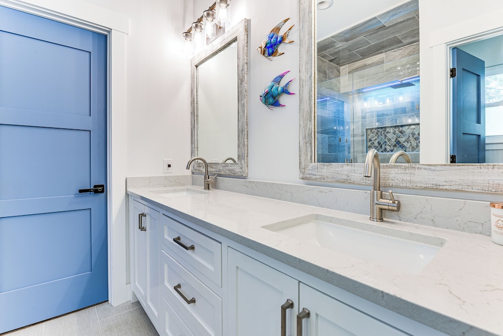 Tranquility & Nearby Beach Access: Private Oasis