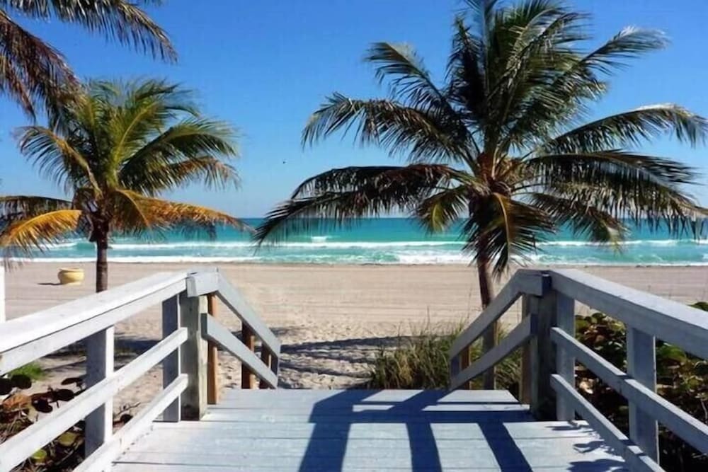 Lovely Apt, Hollywood Beach, 1/2 Block From Ocean! view 5