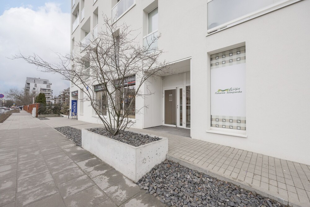 Bobrowiecka Modern Apartment by Renters