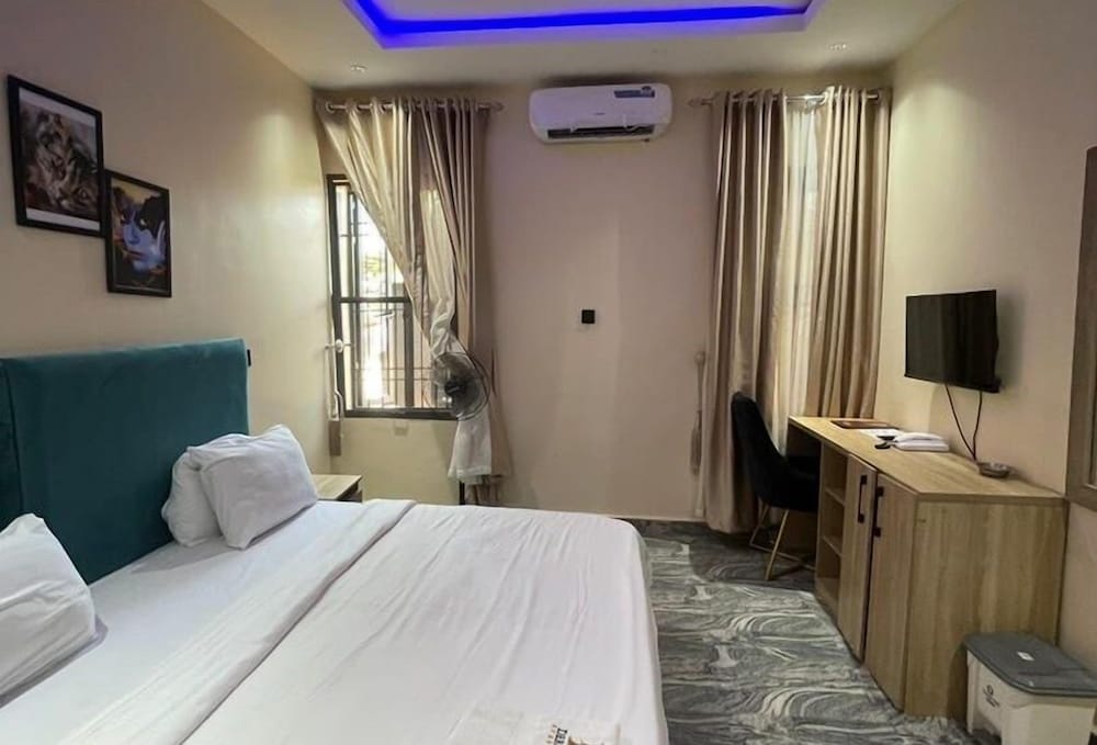 Deroche Apartment