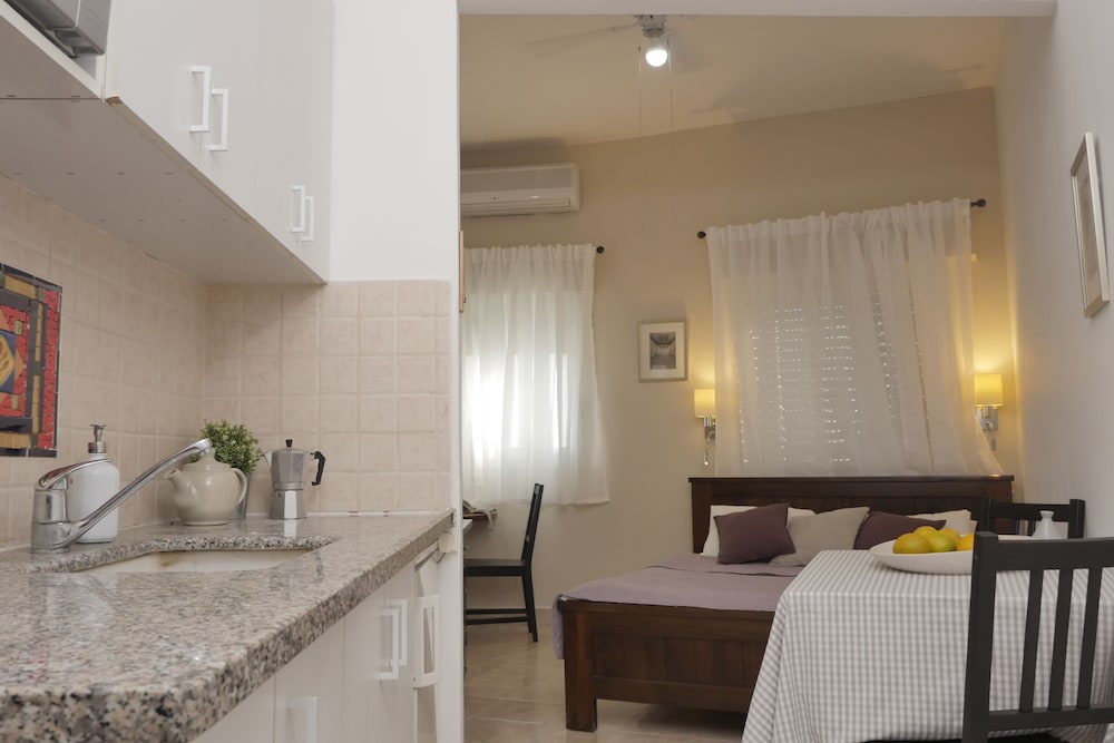 Allenby 2 Bed & Breakfast