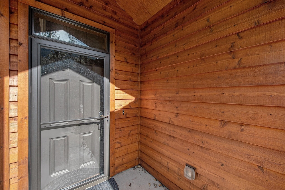 Fall River Retreat - Monthly Long-term Vacation Rental 3 Bedroom Townhouse by RedAwning
